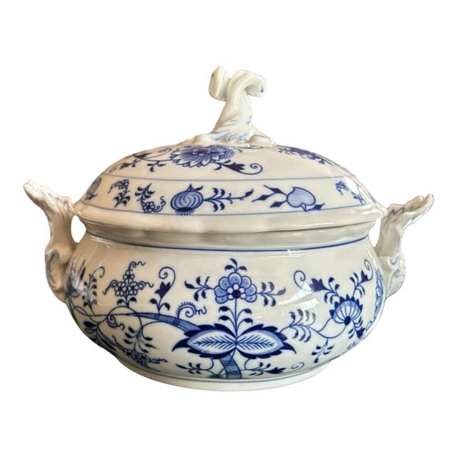 Late 20th Century Original Bohemian Zwiebelmuster Blue Onion Soup Tureen With Twisted Top Lid | IdleHour